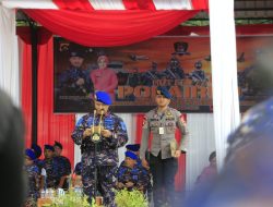 Wakapolda pimpin Upacara parade HUT Korpolairud di Mako Ditpolairud Polda Sumbar