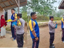 Polisi Peduli, Kapolsek Sungai Rumbai beri Bantuan Sembako kepada Warga