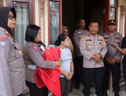 Polres Pariaman bantu Perempuan asal Sulawesi Utara yang Terlantar di Sungai Geringging