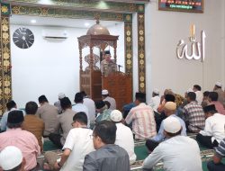 Kapolda Sumbar ‘Jumat Curhat’ di Mesjid Nurul Iman Padang