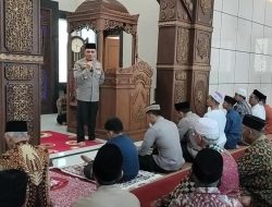 Sampaikan Imbauan Kamtibmas, Kapolda Sumbar ‘Jumat Curhat’ di Mesjid Raya Pakan Raba’a Solsel