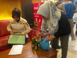 Tak Berizin, Satpol PP Sita Sejumlah Minuman Beralkohol dari Tempat Billiard di Padang