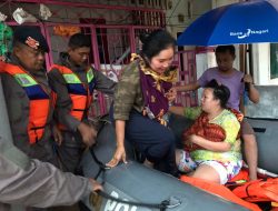 BRIMOB POLDA SUMBAR TURUNKAN PULUHAN PERSONIL SARS DAN DUA UNIT PERAHU KARET