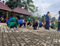 Bersama Mahasiswa KKN Unand Fakultas Budaya, Polres Dharmasraya kerja Bakti Sosial di Mesjid