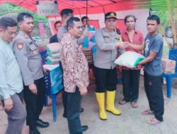 Kapolres Sijunjung serahkan Bantuan untuk Korban Kebakaran di Pasar Timpeh