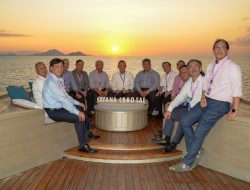 Kapolri Jamu Delegasi AMMTC Nikmati Sunset di Labuan Bajo