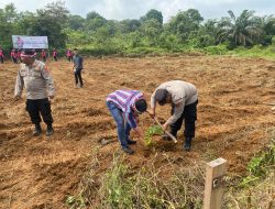 Dalam rangka Penghijauan Sejak Dini, Polres Dharmasraya lestarikan negeri melalui penanaman Pohon secara serentak
