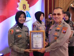 Hari Jadi Polwan, Kapolda Sumbar berikan Penghargaan kepada 12 Personel Polwan Berprestasi