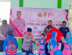 Polres Dharmasraya Bagikan Buku untuk Meningkatkan Literasi dan Minat Baca Anak