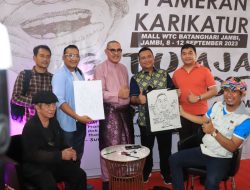 Antusias pengunjung lihat Pameran Karikatur ‘Gitu Aja Kok Repot’