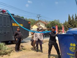 Sigap! Polri Bantu Warga Terdampak Kekeringan di Garut