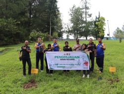 Sambut HUT Humas Polri dengan Pelestarian Lingkungan, Bidhumas Polda Sumbar Tanam Pohon