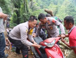 Quick Respon Kapolres Pasaman Barat ke Lokasi Longsor Polongan Anam Talu