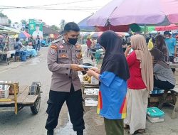 Cegah ISPA akibat Kabut Asap, Bhabinkamtibmas Bungus Barat bagikan 1000 Masker kepada Masyarakat