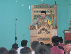 Kapolda Sumbar ‘Jumat Curhat’ di Mesjid Al Azhar Padang, Ajak Masyarakat Jaga Kamtibmas