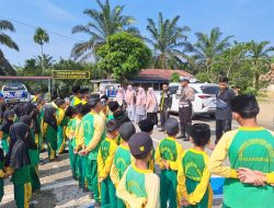 Polres Dharmasraya Sambut Pelajar SD Raudah Islamic School dan Edukasi tertib berlalu lintas