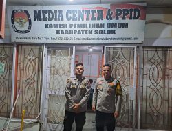 Berikan rasa Aman, Polres Solok berikan Pengamanan di kantor KPU