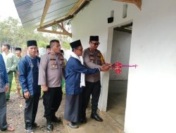 Kapolres Dharmasraya Resmikan Kamar Mandi ‘Tantya Sudhirajati’ di Ponpes Salafia Al Madinatul Al Munawwaroh