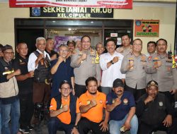 Kapolres Jaksel Asistensi di Pos Kamling Wilayah Kebayoran Lama: Ajak Warga Jaga Situasi dan Pemilu Damai