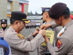 Kapolres Dharmasraya Pimpin Apel Gelar Pasukan Operasi Keselamatan Singgalang 2024 dan Pencanangan Aksi Keselamatan Jalan