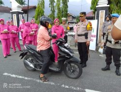Ramadhan Penuh Berkah, Polres Pasaman Dan Bhayangkari Berbagi takjil gratis