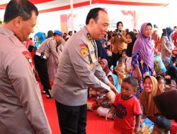 As-SDM Kapolri dan Rombongan Hibur Anak-anak Korban Banjir Demak di Posko Trauma Healing