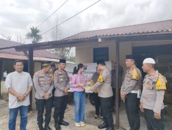 Kapolres Dharmasraya Berikan Santunan kepada Anak Yatim