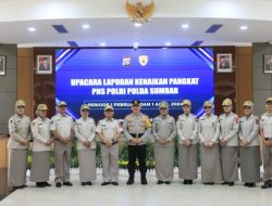 Personel PNS Polda Sumbar terima Kenaikan Pangkat