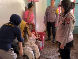 Tim Dokkes Polres Padang Panjang lakukan Pemeriksaan Kesehatan Masyarakat terdampak Bencana Alam