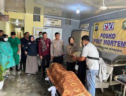 Polda Sumbar serahkan jenazah korban banjir bandang ke keluarga