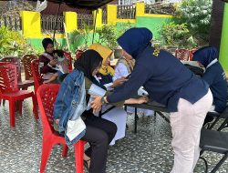 Pemeriksaan kesehatan korban banjir dan tanah longsor, Tim Dokkes Polres Padang Panjang Jemput Bola