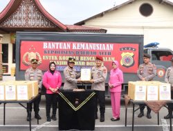 Kepedulian Polri – Bantuan Untuk Korban Bencana Sumbar Dari Polda Aceh Tiba Di Bukittinggi, Diterima Langsung Kapolresta Bukittinggi