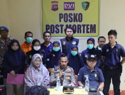 Tim DVI Polres Sijunjung serahkan jenazah korban banjir asal Tanah Datar kepada keluarga