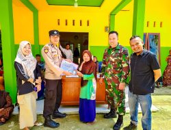 Dampingi Penyaluran Dana Desa, Bhabinkamtibmas Sampaikan Pesan-pesan Kamtibmas