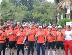 Kapolda dan Wagub Sumbar Lepas ‘Gowes Peduli Bencana’