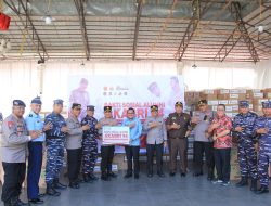 Kapolda Sumbar serahkan Bansos Alumni AKABRI 94 di Tanah Datar