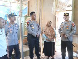 Polres Pasaman Barat Laksanakan Giat Bedah Rumah Warga Di Kecamatan Luhak Nan Duo Dalam Rangka Hari Bhayangkara ke-78 Tahun 2024
