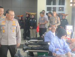 Bakti Kesehatan dalam Rangka HUT Bhayangkara ke-78, Ratusan Personel Polda Sumbar Gelar Donor Darah