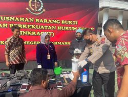 Kapolres Dharmasraya Hadiri Kegiatan Pemusnahan Barang Bukti dengan Kekuatan Hukum Tetap di Kejaksaan Negeri Dharmasraya