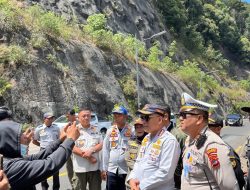 Polres 50 Kota dan Tim Gabungan, Tertibkan Aktivitas Pedagang Kaki Lima dan Parkir Liar di Flay Over di Kelok 9