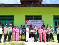 Polres Kepulauan Mentawai Salurkan Bantuan Sosial di Pesantren Hidayatullah dalam Rangka HUT Bhayangkara ke-79