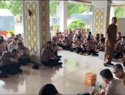 Kapolda Aceh Turun Langsung ke Lokasi Demo: Semangati Personel hingga Makan Bersama