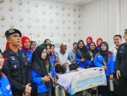 Buruh KSPSI Jenguk Anggota Polri Korban Kerusuhan di RS Polri Kramat Jati