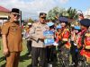 Bupati Bersama Kapolres Pasaman Barat Menyerahkan Penghargaan Kepada Pocil Polres Pasaman Barat