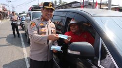Antisipasi Dampak Kabut Asap Karhutla, Polres Pasaman Barat Turun ke Jalan Bagikan Masker